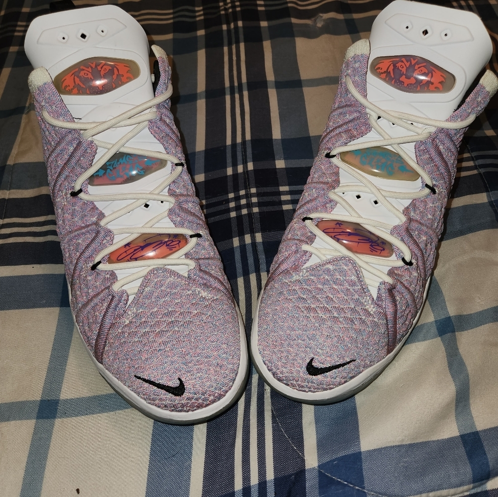 Lebron 18 "graffiti"